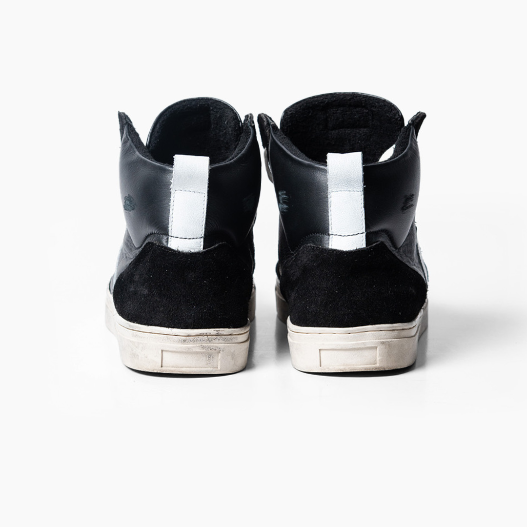 GORILLA / BLACK / WHITE